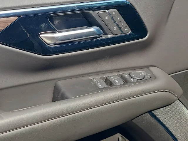 2026 Chevrolet Suburban LT - Photo 24