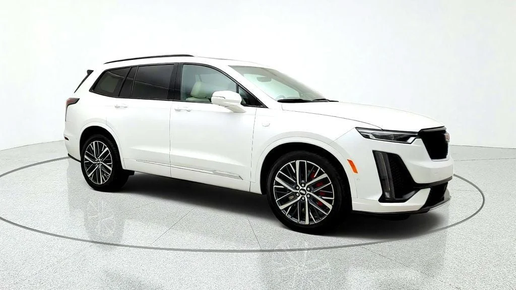 Used 2024 Crystal White Tricoat Cadillac AWD 4dr Sport w/ Super Cruise & Technology Pkg image 3