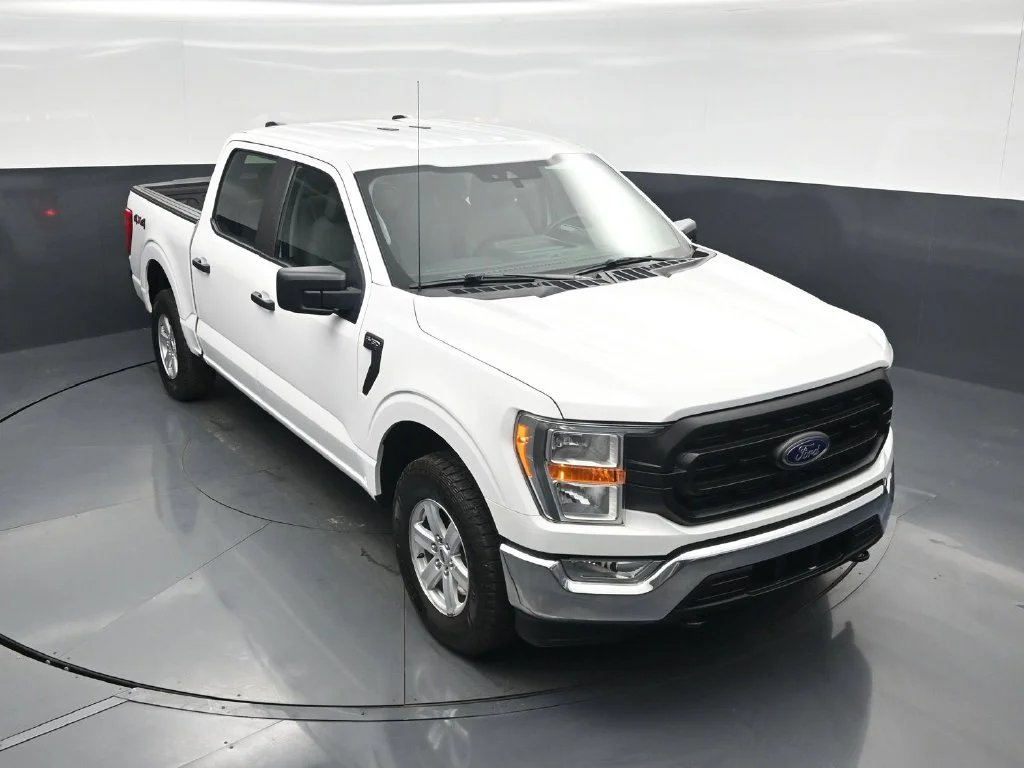 Used 2021 White Ford XL image 31