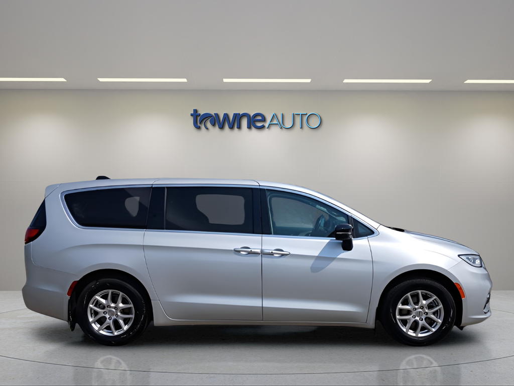 Used 2024 Silver Chrysler Touring L image 6