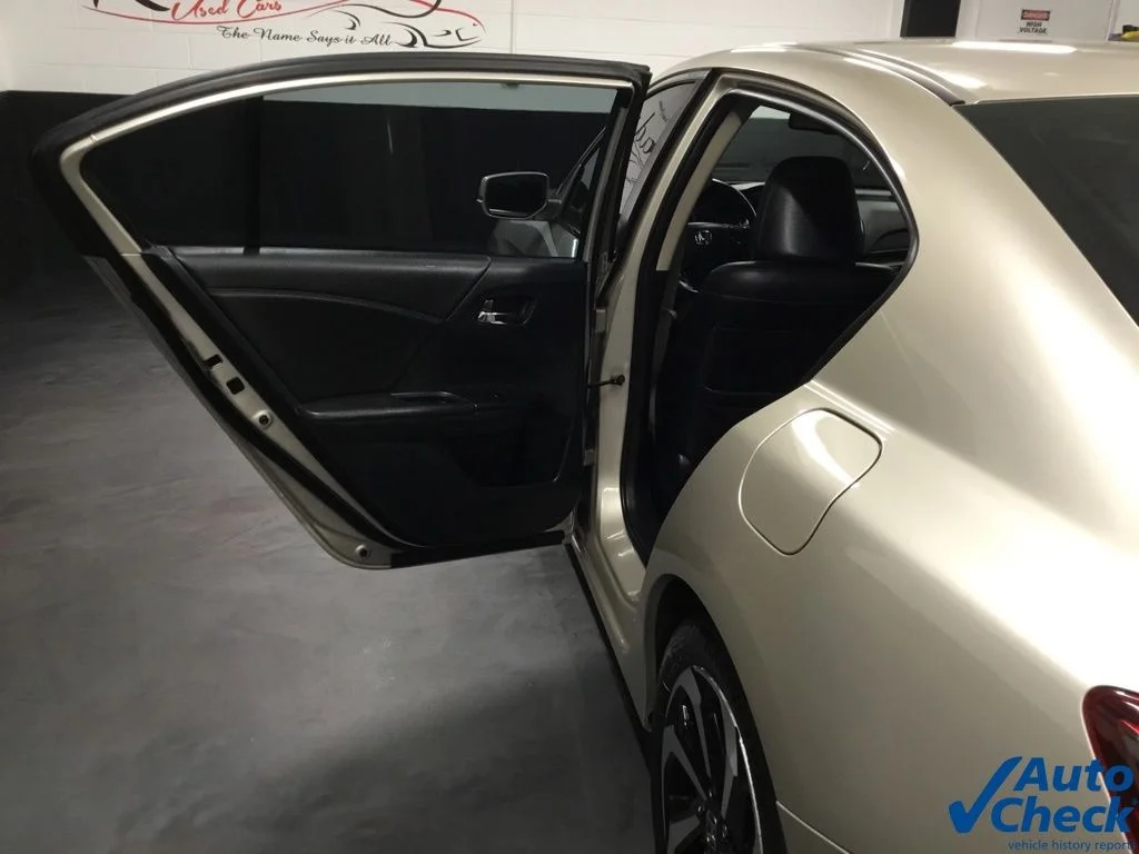 Used 2017 Beige Honda EX-L image 26