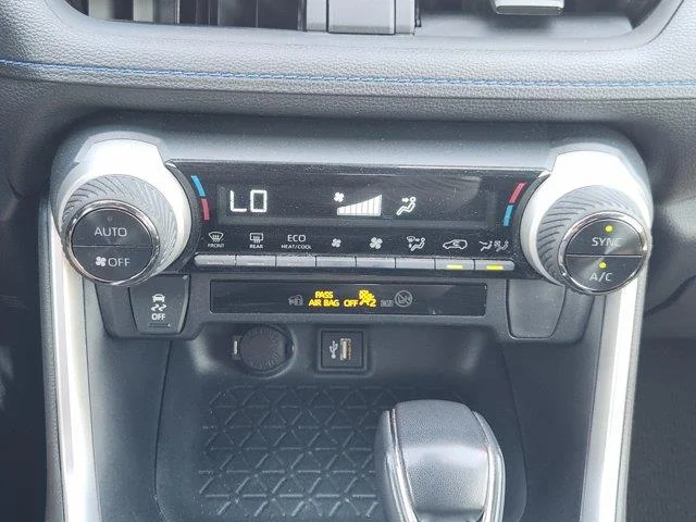 Used 2024 Wind Chill Pear Toyota SE image 18