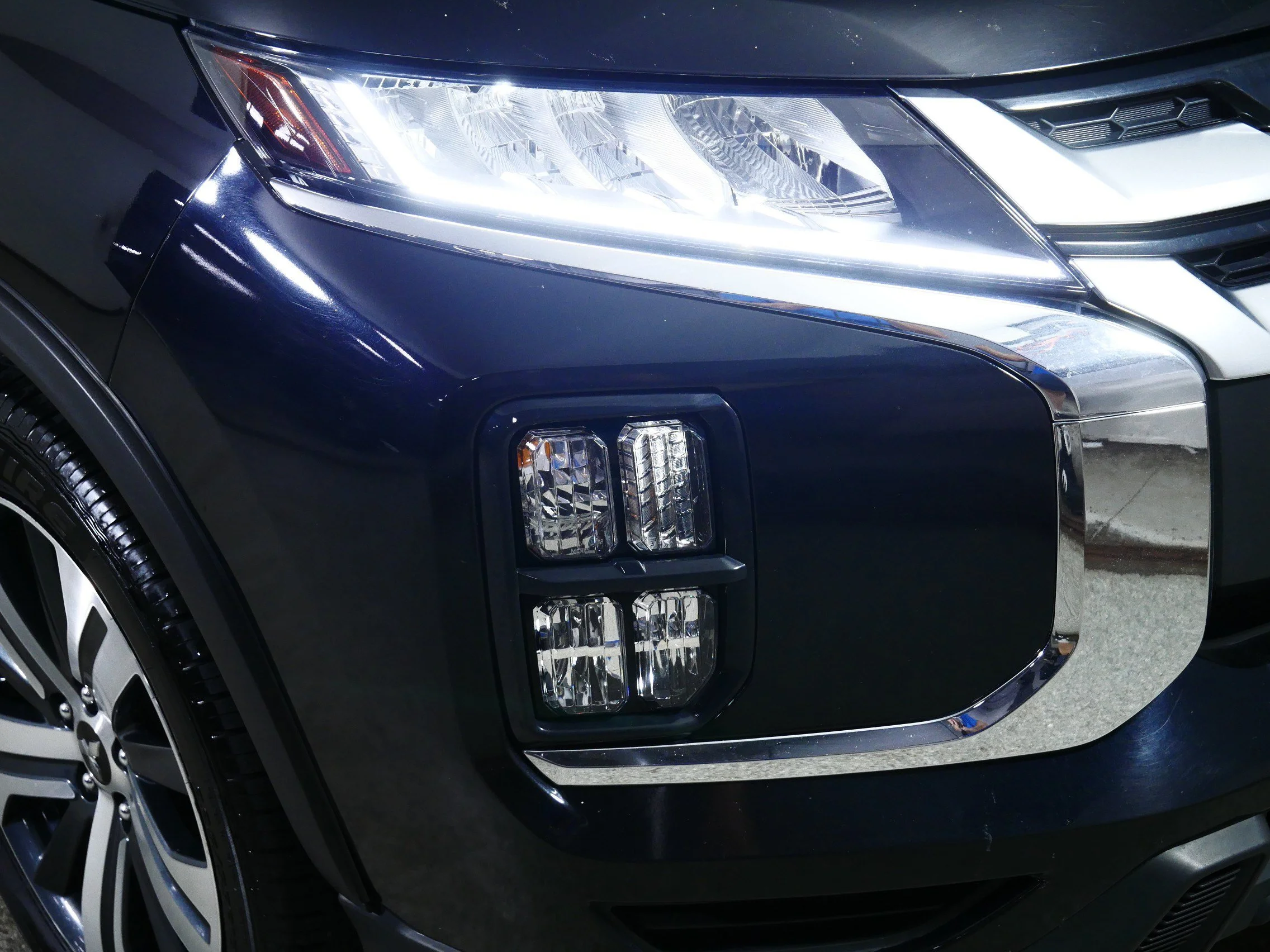 Used 2024 Labrador Black Pearl Mitsubishi SE image 16