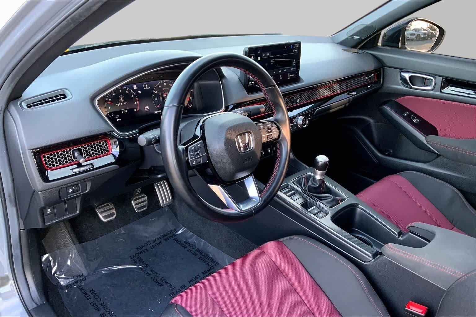 Used 2025 Urban Gray Pearl Honda  image 17