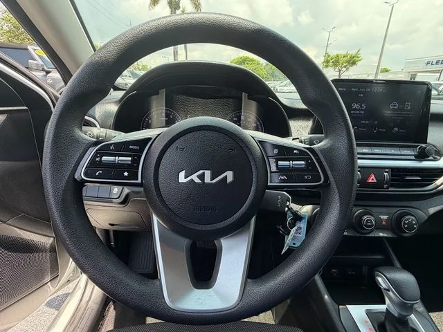 Used 2023 White Kia LXS image 19