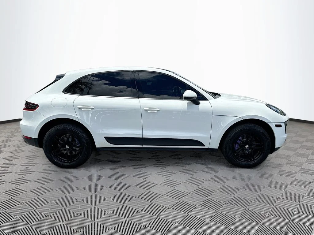 Used 2018  Porsche  image 5