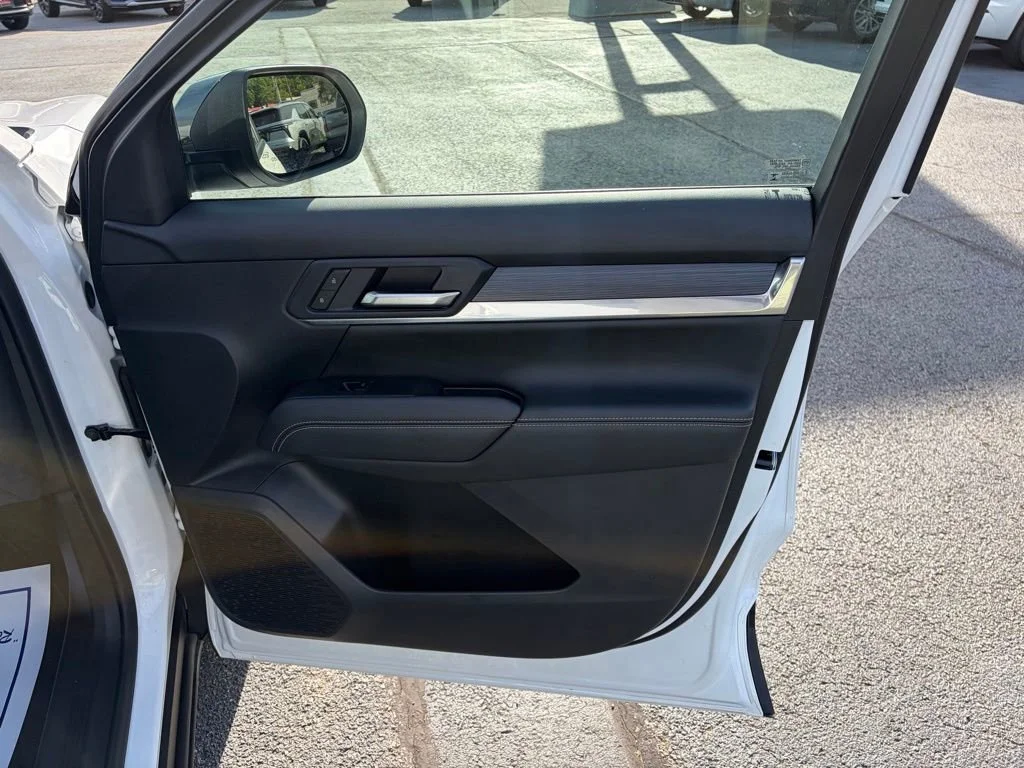 Used 2025 Summit White GMC Elevation image 11