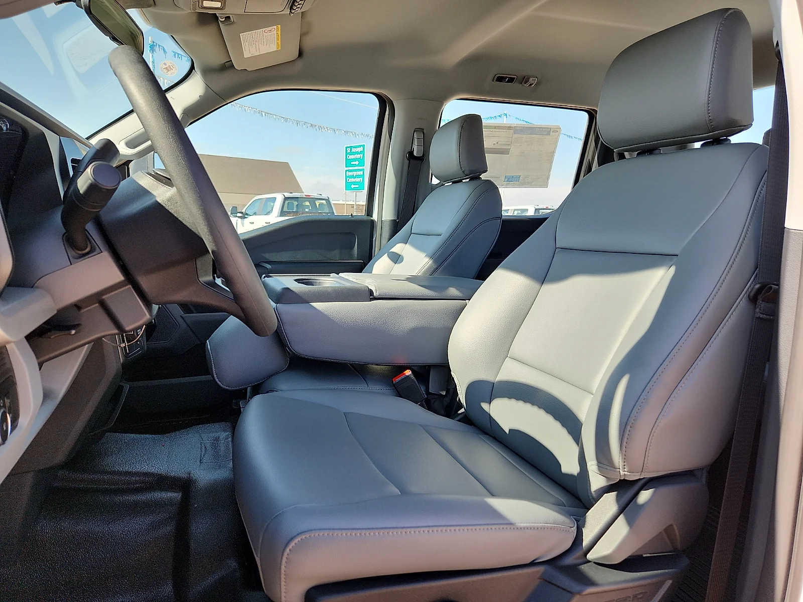 New 2026 Oxford White Ford XL image 17