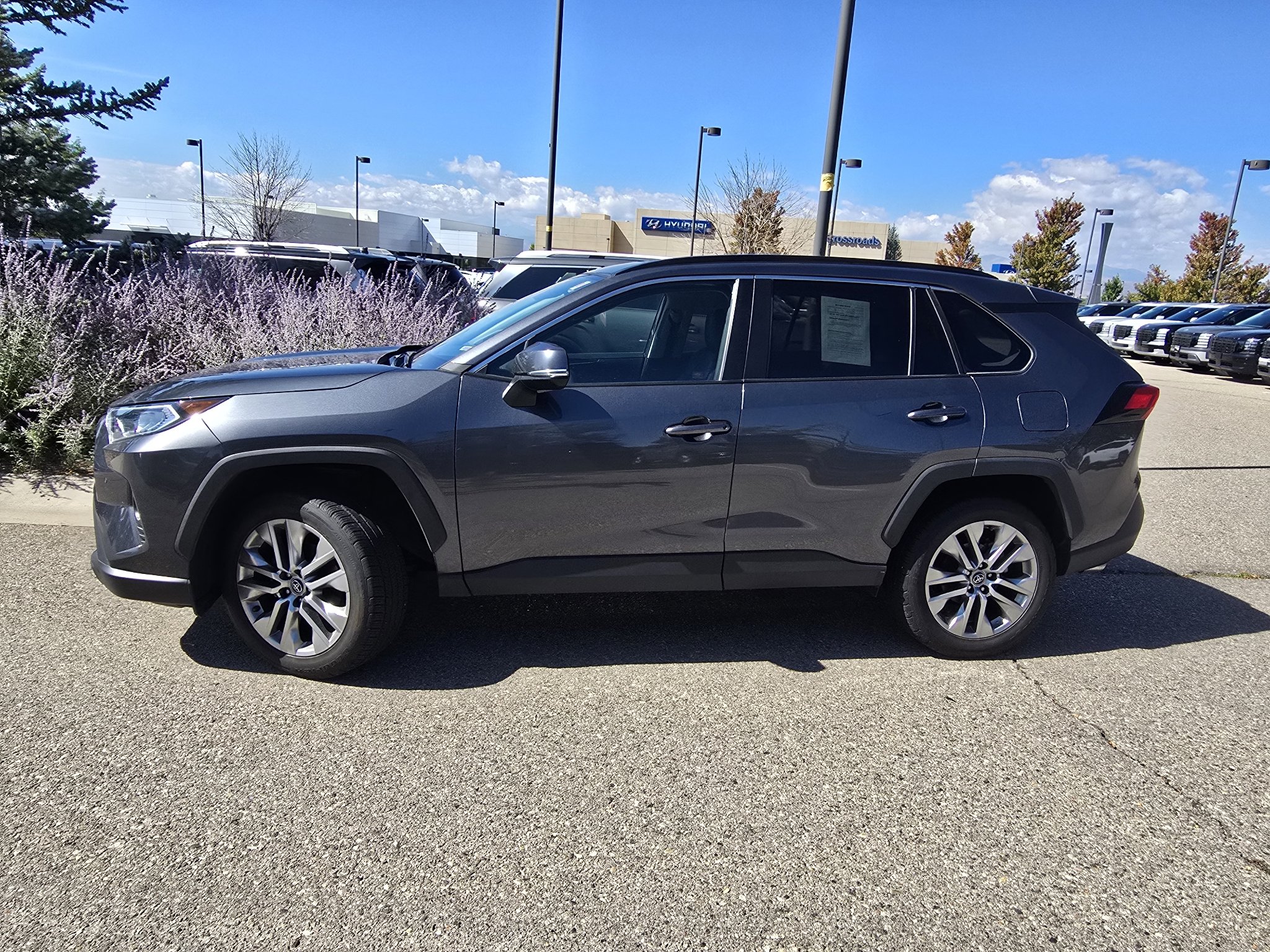Used 2020 Magnetic Gray Metallic Toyota XLE Premium image 13