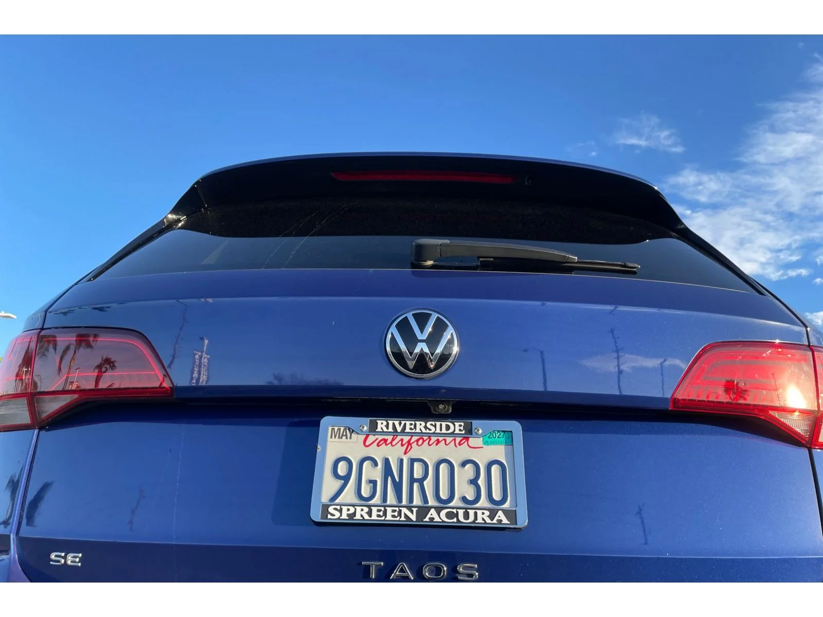 Used 2023 Dusk Blue Metallic Volkswagen SE image 43