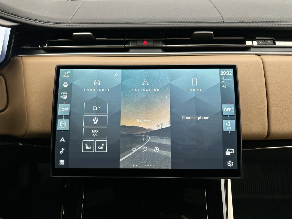 New 2027 Borasco Grey Metallic Land Rover SE image 13