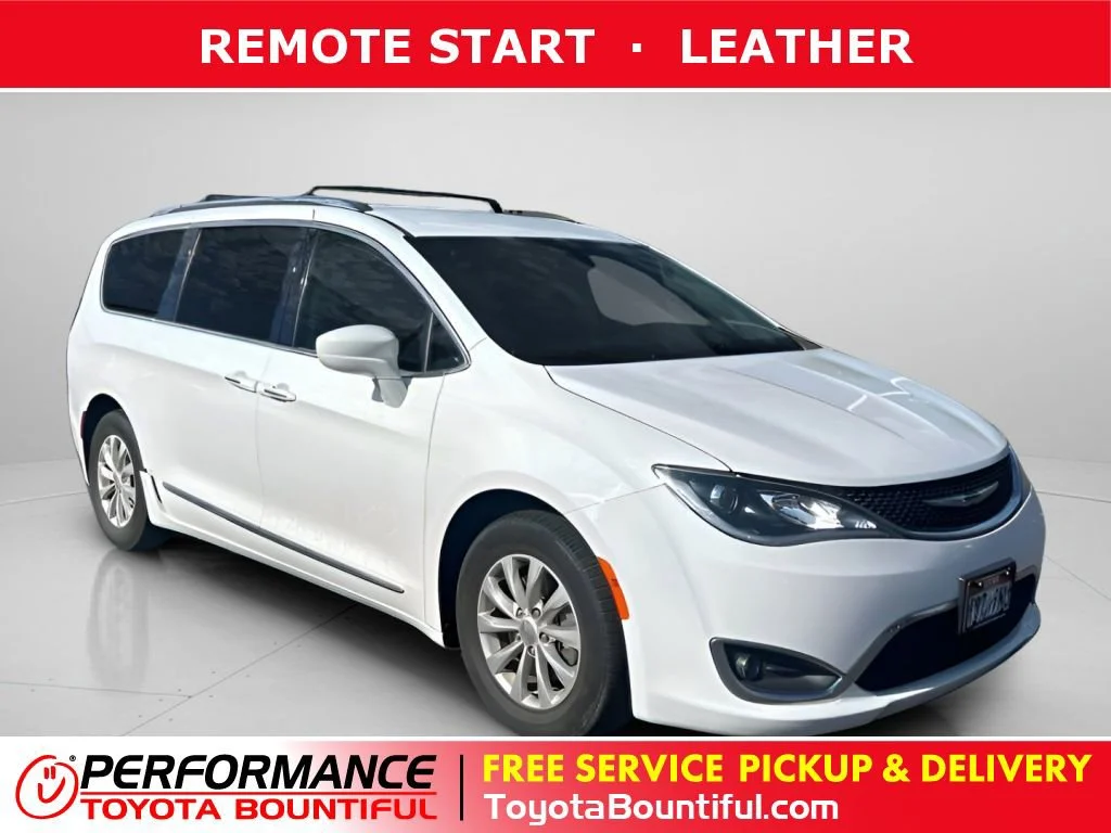 2018 Chrysler Pacifica Touring L's photo