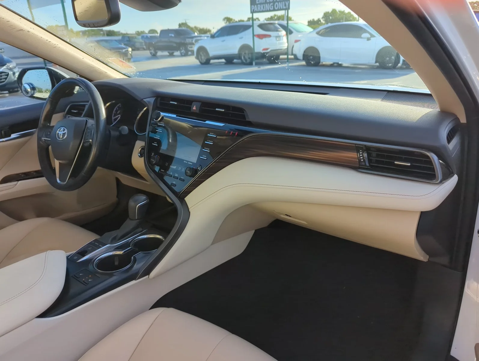 Used 2019 Super White Toyota XLE image 28