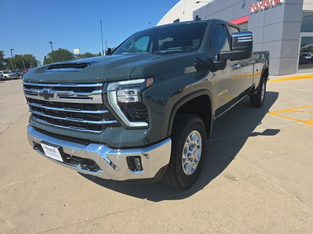 2026 Chevrolet Silverado 2500HD LTZ photo 2