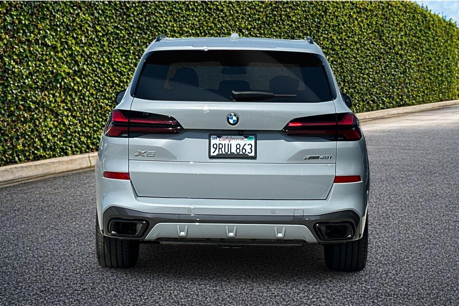Used 2025 Gray BMW xDrive40i image 5