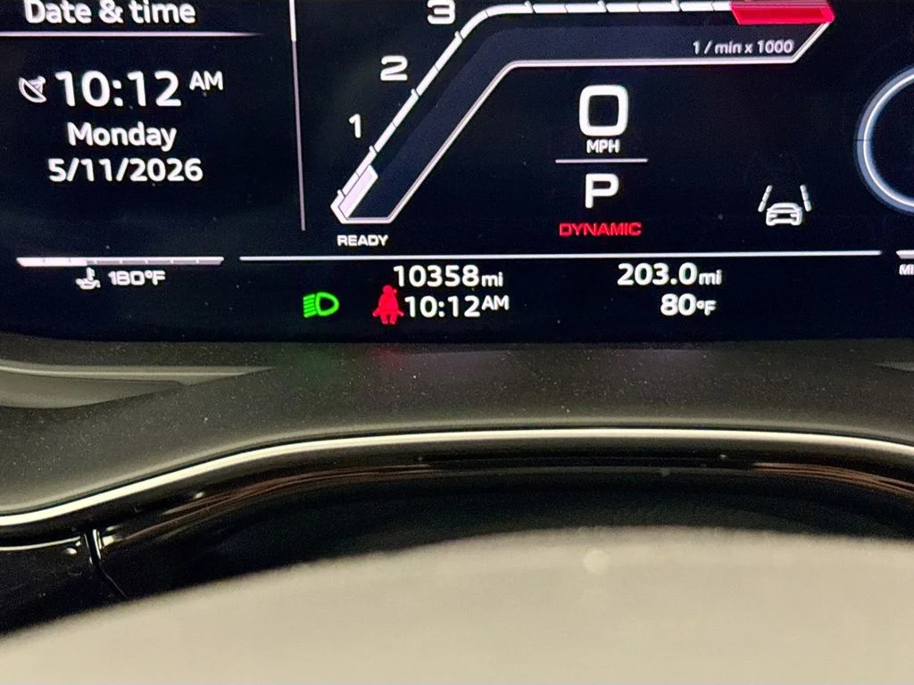 Used 2024  Audi 4.0T image 12