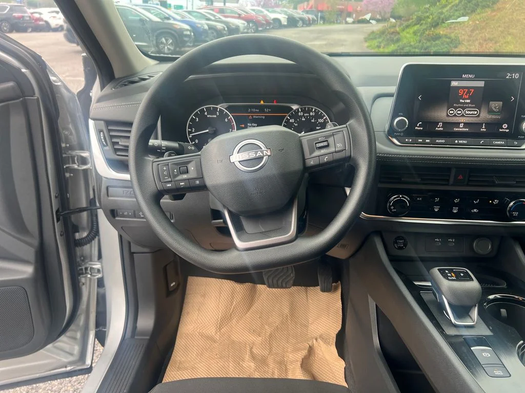 Used 2025 Silver Nissan S image 15