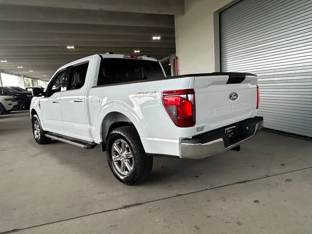 Used 2025 Oxford White Ford XLT image 3