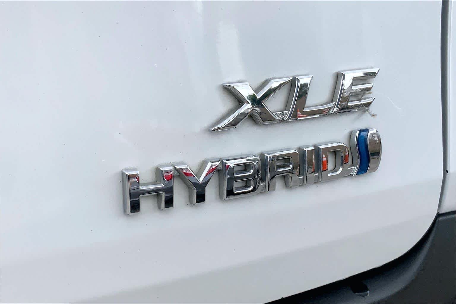 Used 2022 Wind Chill Pearl Toyota XLE image 10