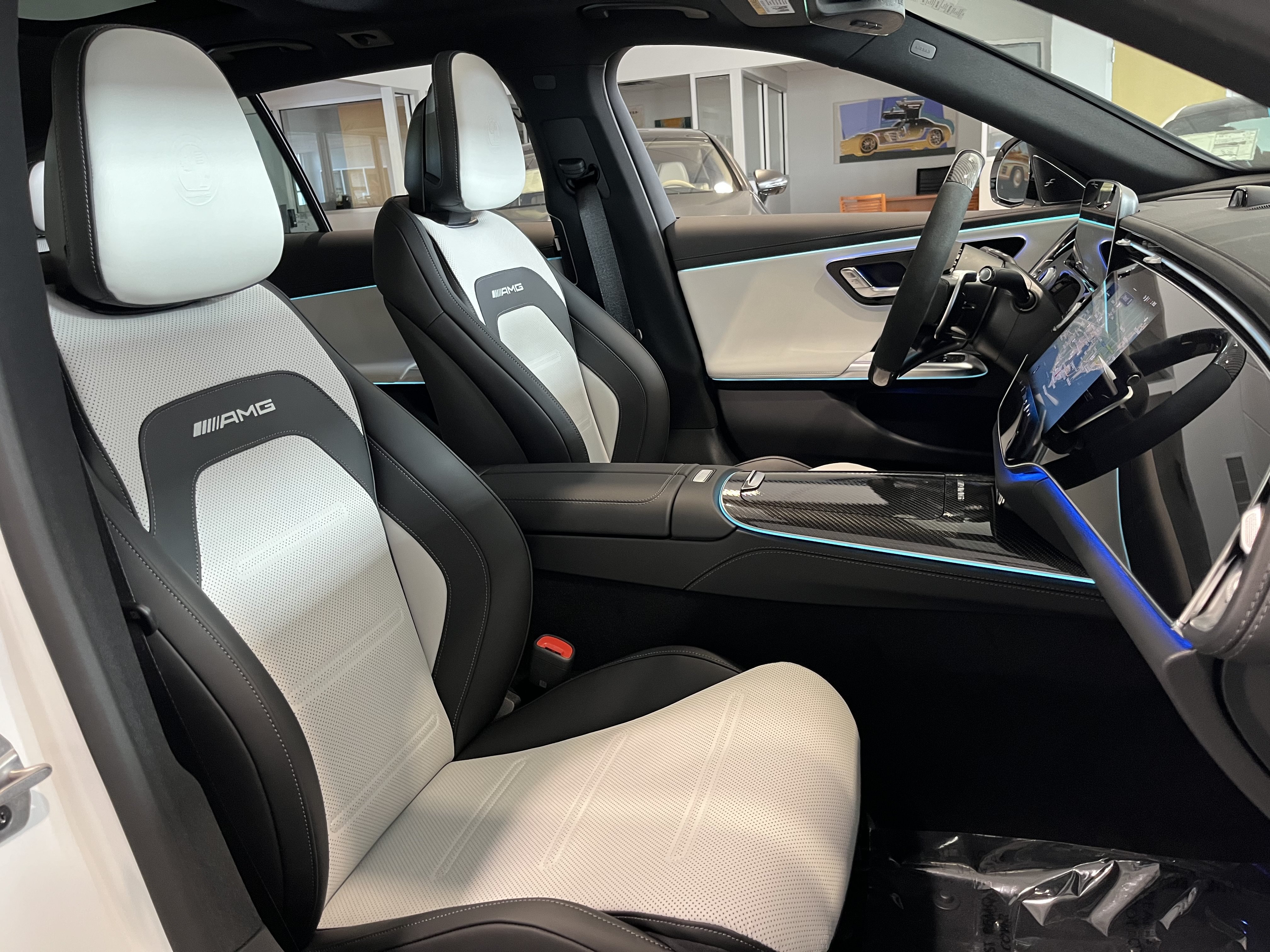 New 2026 MANUFAKTUR Moonlight White Magno Mercedes-Benz AMG® E 53 E image 22