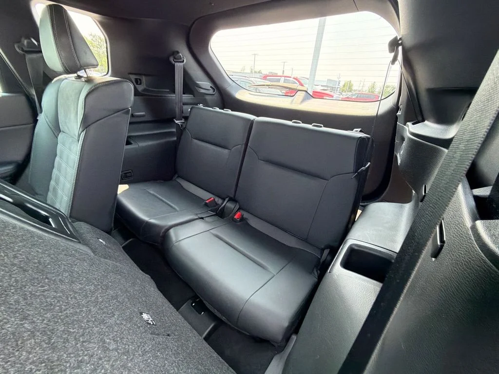 Used 2023  Mitsubishi SE Black Edition image 30
