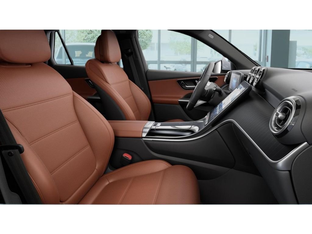 New 2026 Polar White Mercedes-Benz GLC 300 image 4