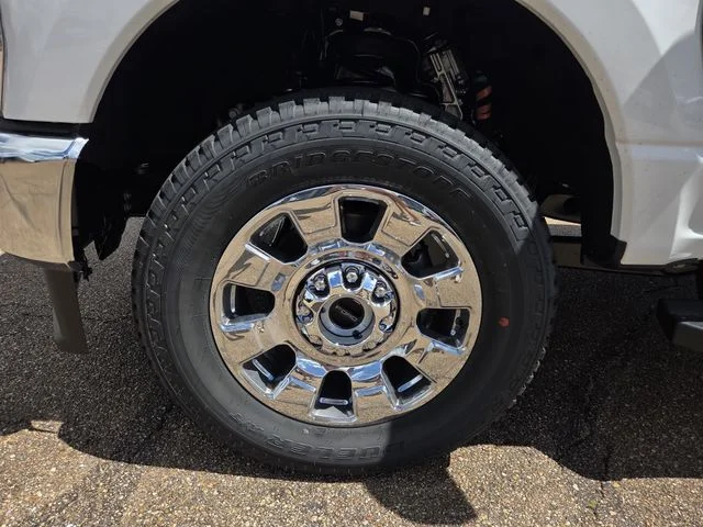 New 2026 Star White Metallic Tri-Coat Ford F-250® Lariat® image 44