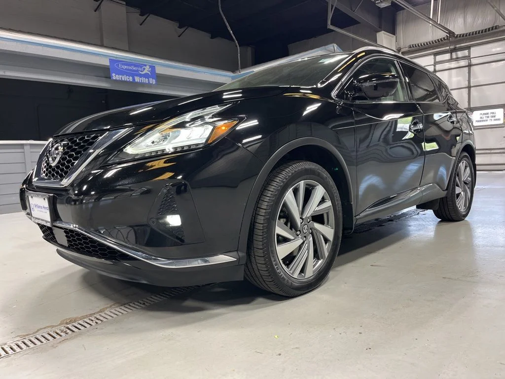 Used 2020 Super Black Metallic Nissan SL image 3