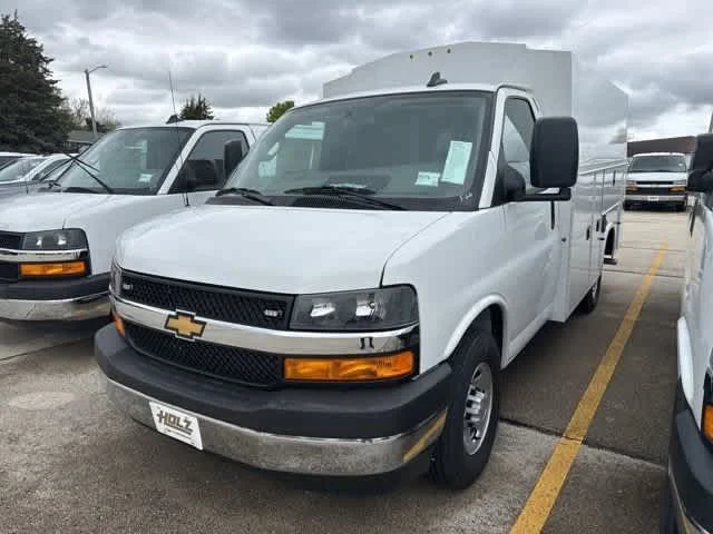 2025 Chevrolet Express Cutaway Base