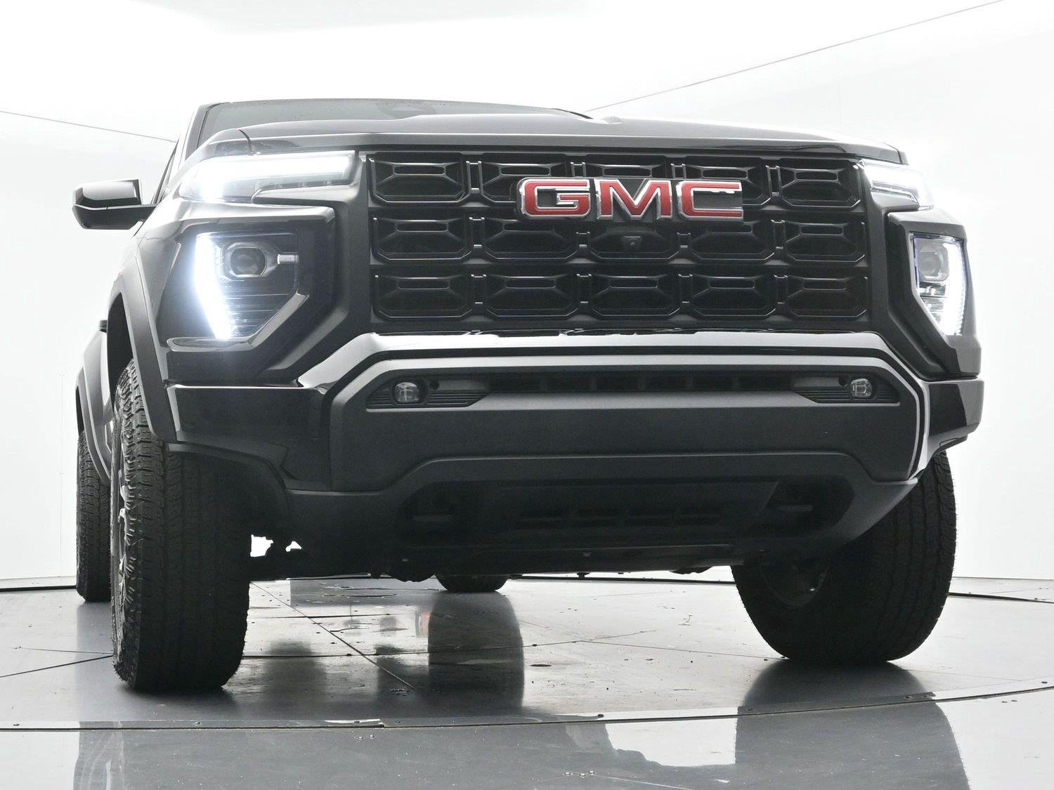 Used 2025 Onyx Black GMC Elevation image 43