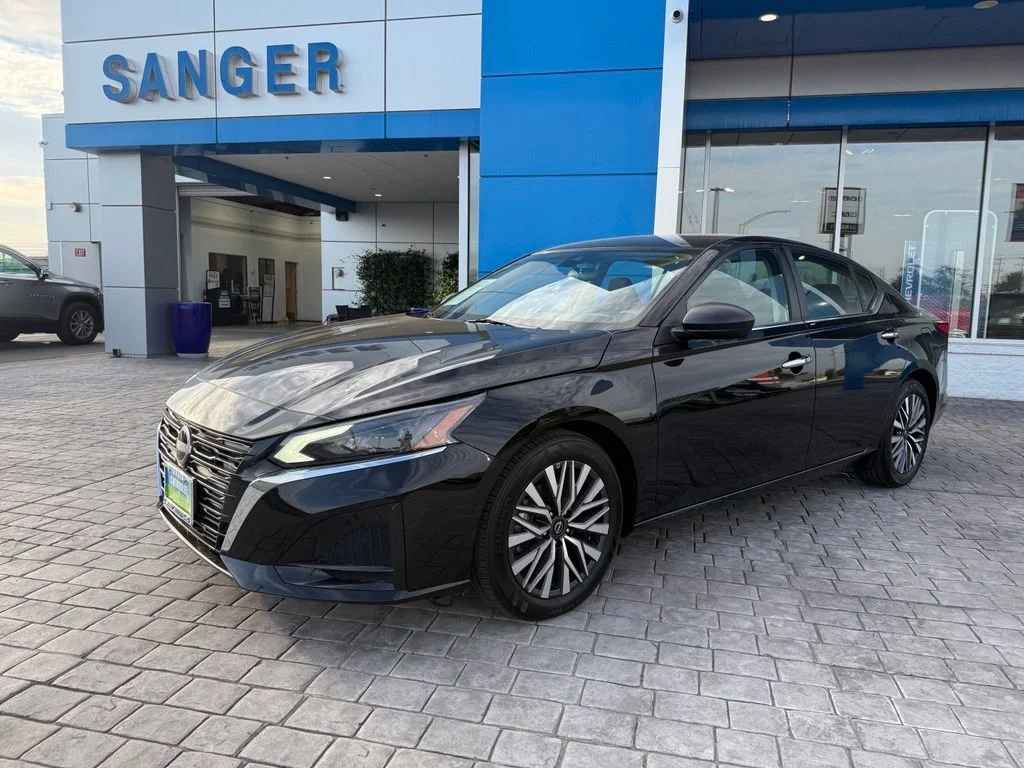 Used 2025 Black Nissan 2.5 SV image 4