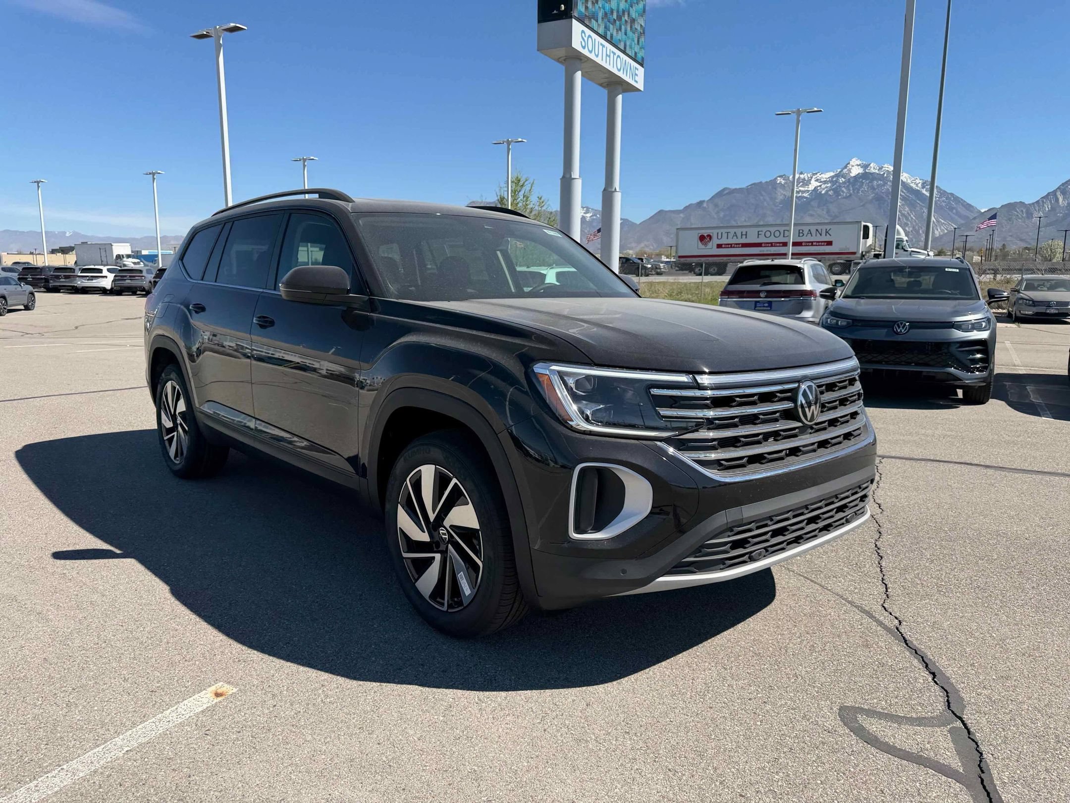 New 2026 Deep Black Volkswagen 2.0T SE w/Technology image 10