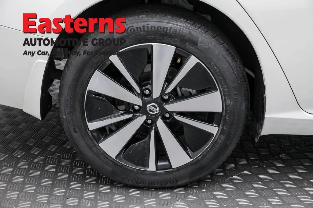 Used 2022 White Nissan 2.5 SV image 29