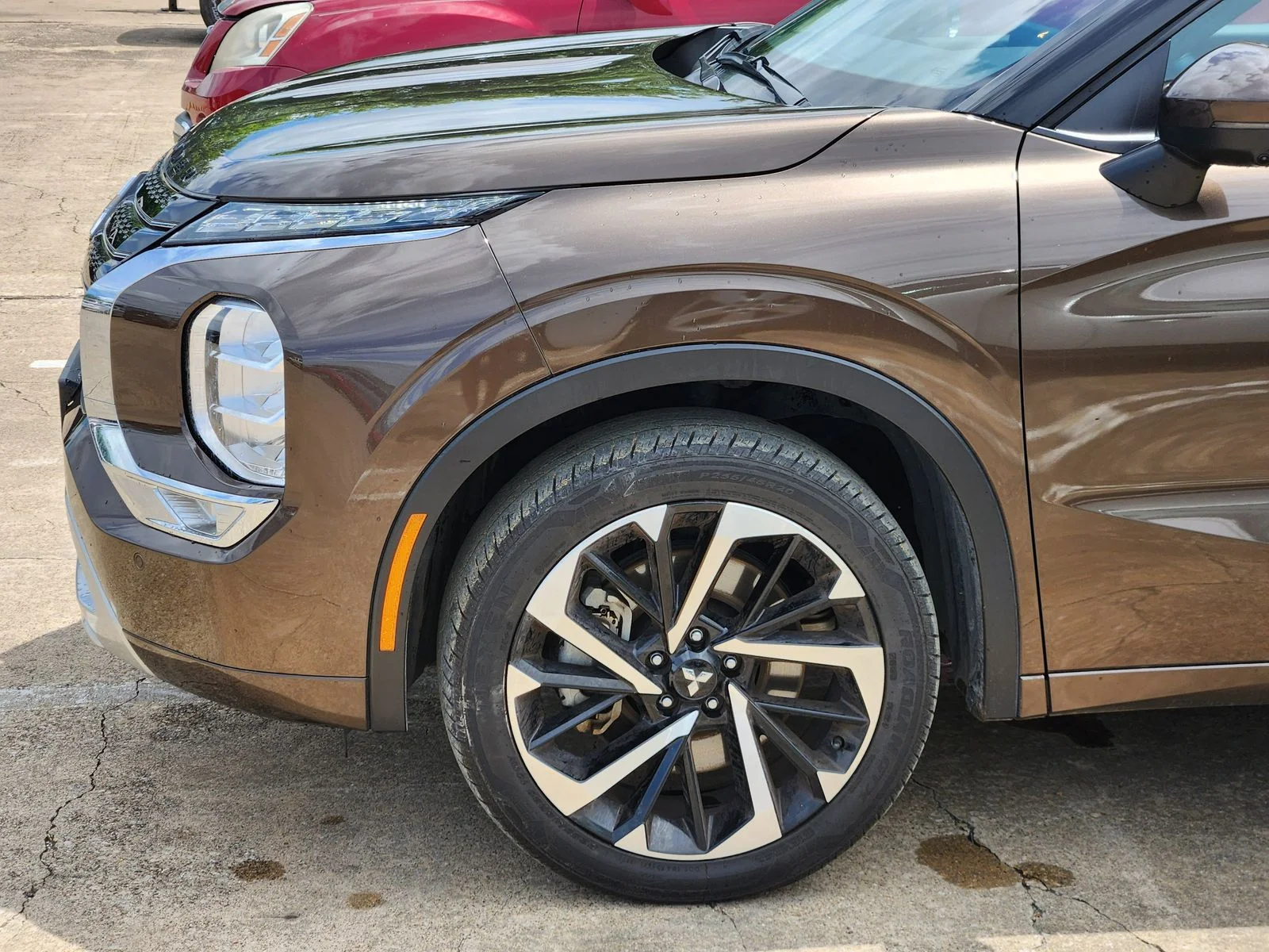 Used 2024 Brown Mitsubishi SEL image 8