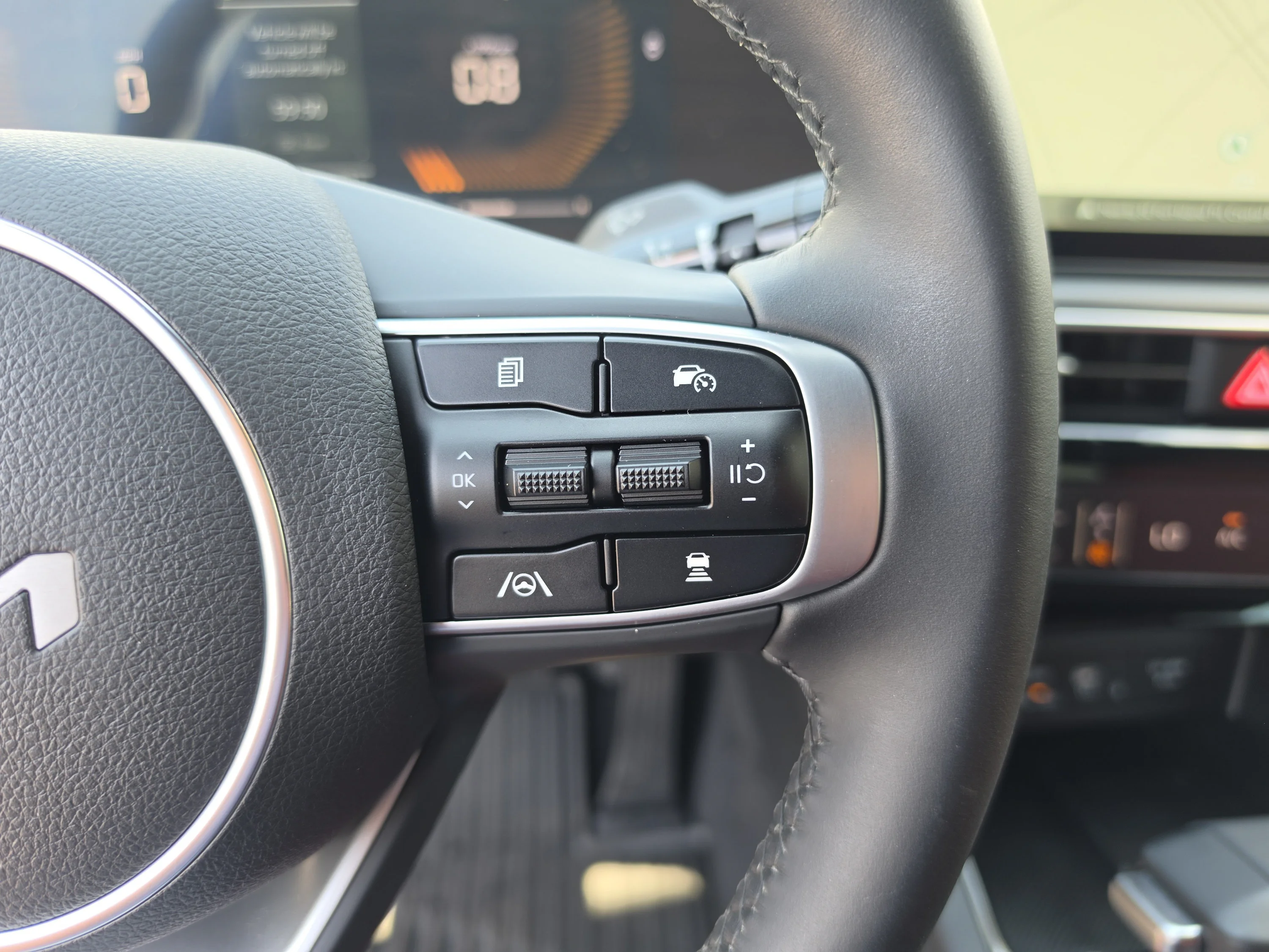 Used 2025 Wolf Gray Kia GT-Line image 35