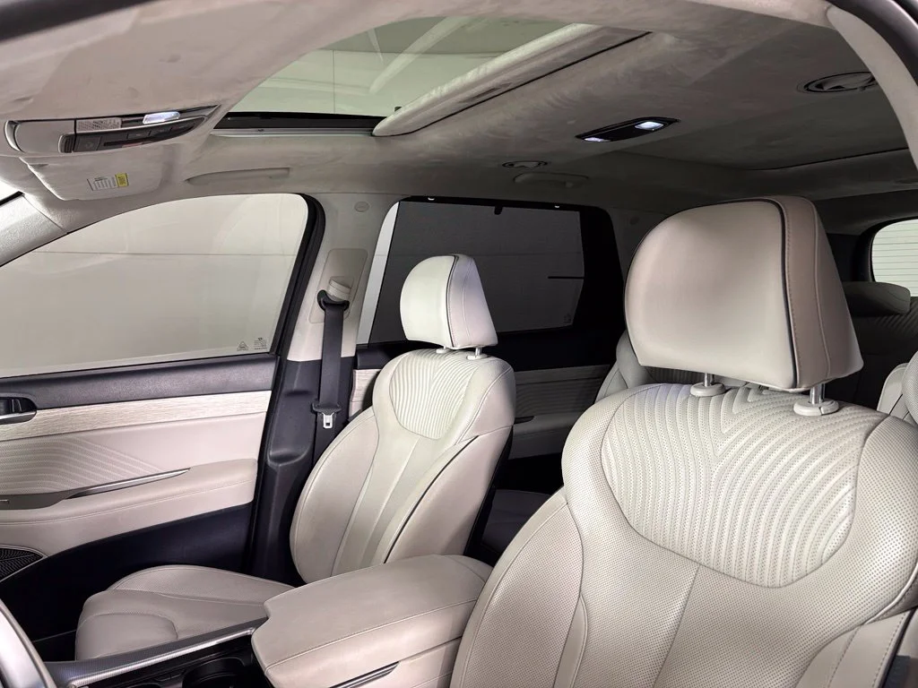 Used 2023 White Hyundai Calligraphy image 41