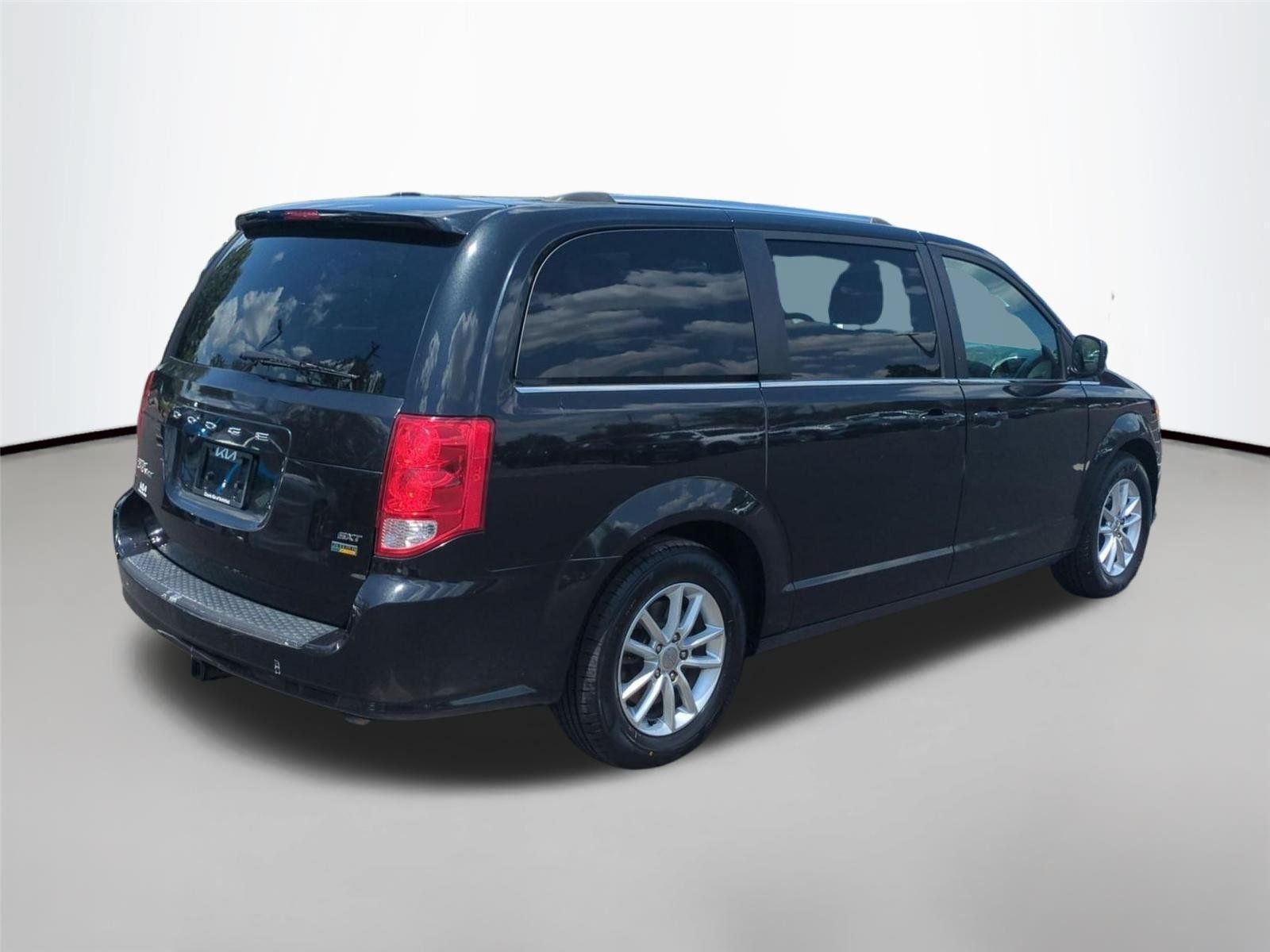 Used 2018 Black Onyx Crystal Pearlcoat Dodge SXT image 15