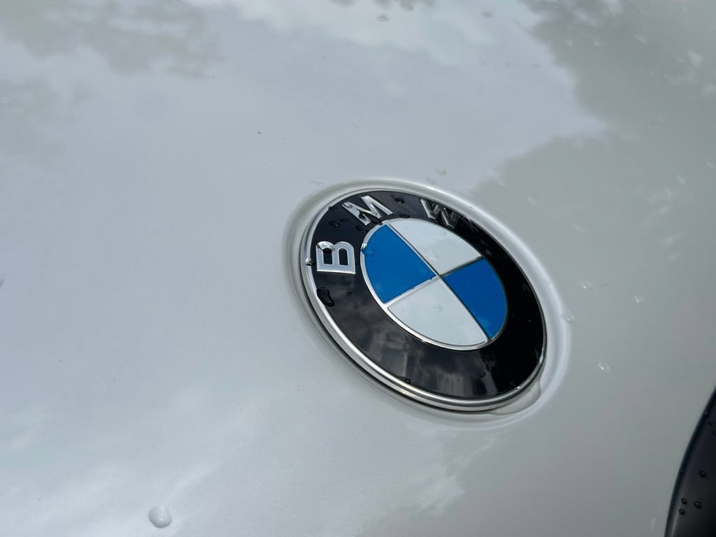 New 2026 Mineral White Metallic BMW xDrive40i image 10