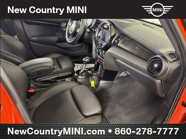 Used 2019 Orange MINI  image 17