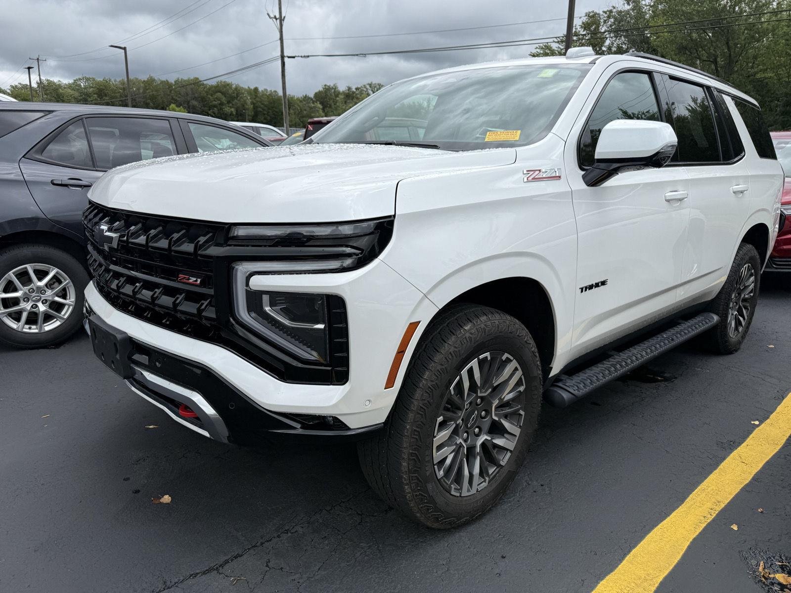 Used 2025 Iridescent Pearl Tricoat Chevrolet Z71 image 3