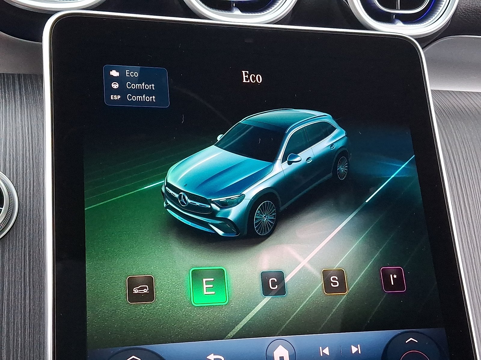 New 2026 Black Mercedes-Benz GLC 300 image 19