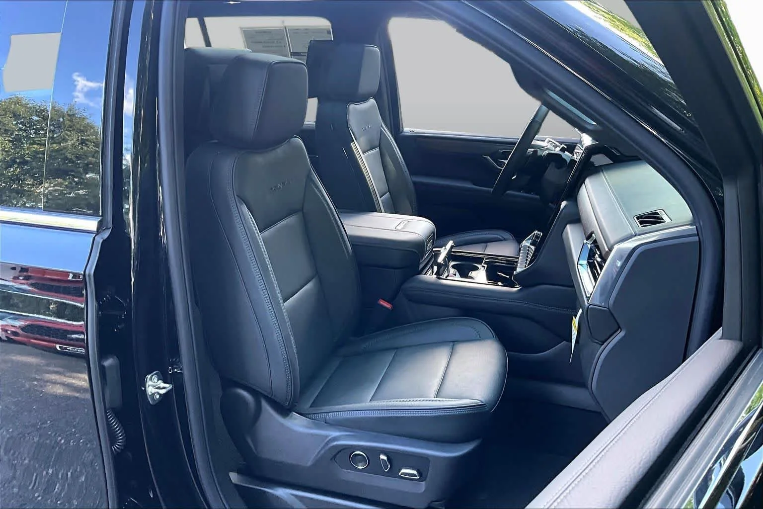 Used 2026 Onyx Black GMC Denali image 8