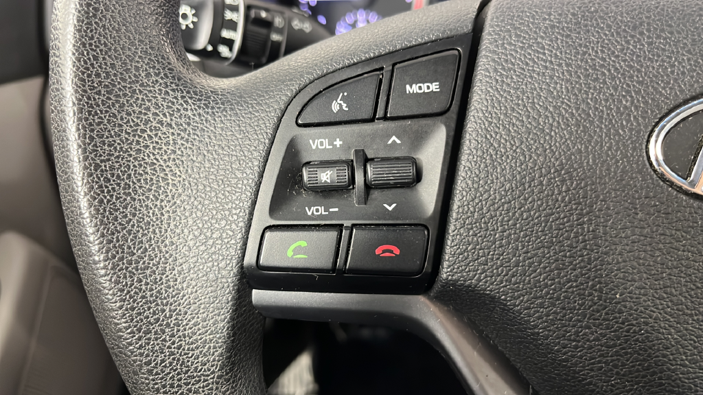 Used 2016 Grey Hyundai SE image 24