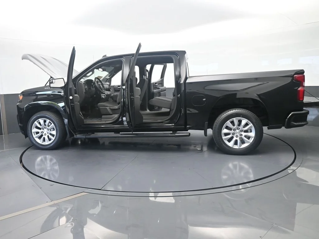 Used 2021 Black Chevrolet Custom image 66