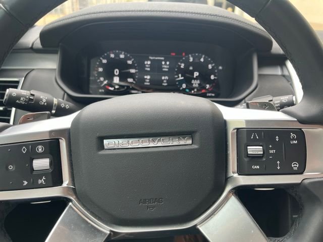 Certified Used 2025 Varesine Blue Metallic Land Rover Dynamic SE image 12