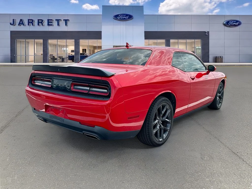 Used 2023 Red Dodge SXT image 4