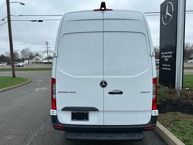 New 2026 Arctic White Mercedes-Benz Cargo 144 WB image 38