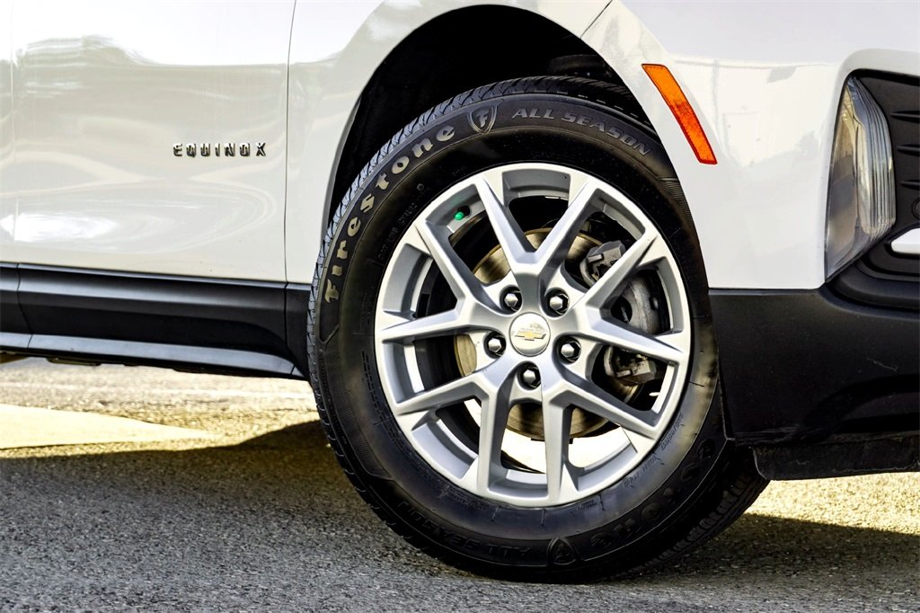 2024 Chevrolet Equinox LT photo 2