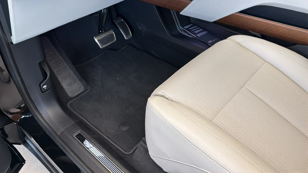 2027 Cadillac VISTIQ Sport - Photo 10