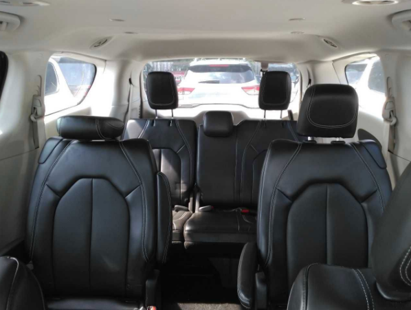 Used 2024 Black Chrysler Touring L image 10